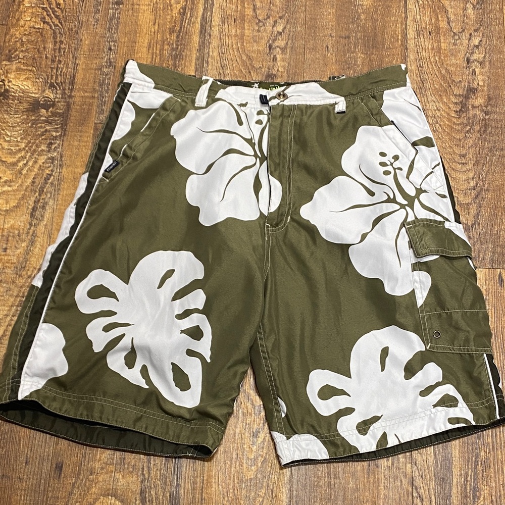 WearFirst size 34 Men's Green and White Floral reversible Board swim surf Shorts